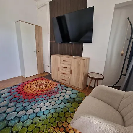 Homesweethome Carol Park Apartment