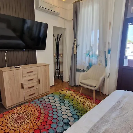 Homesweethome Carol Park Apartment