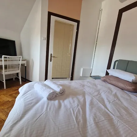Homesweethome Carol Park Apartment Bucharest